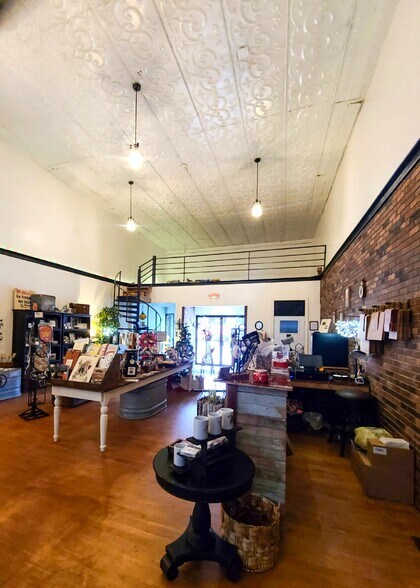 More Photos Of 109 Main St SE, Gravette Office For Sale