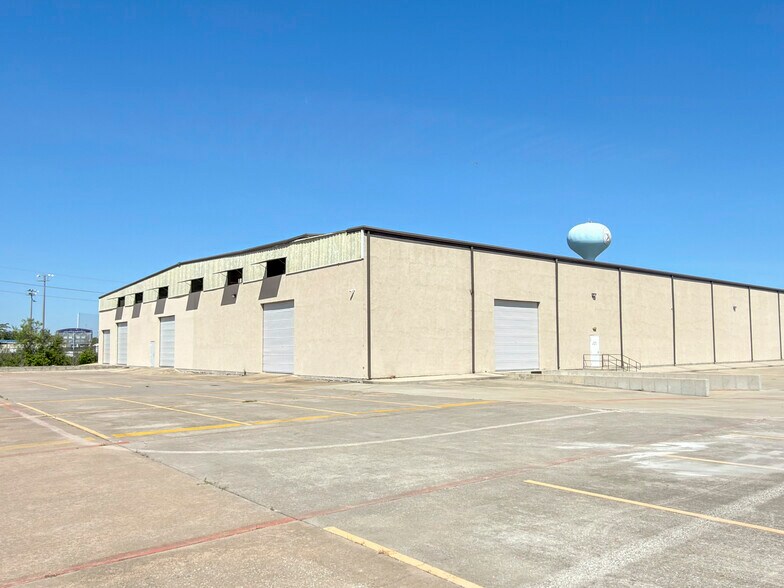 More Photos Of 10422 W Gulf Bank Rd, Houston Distribution For Lease