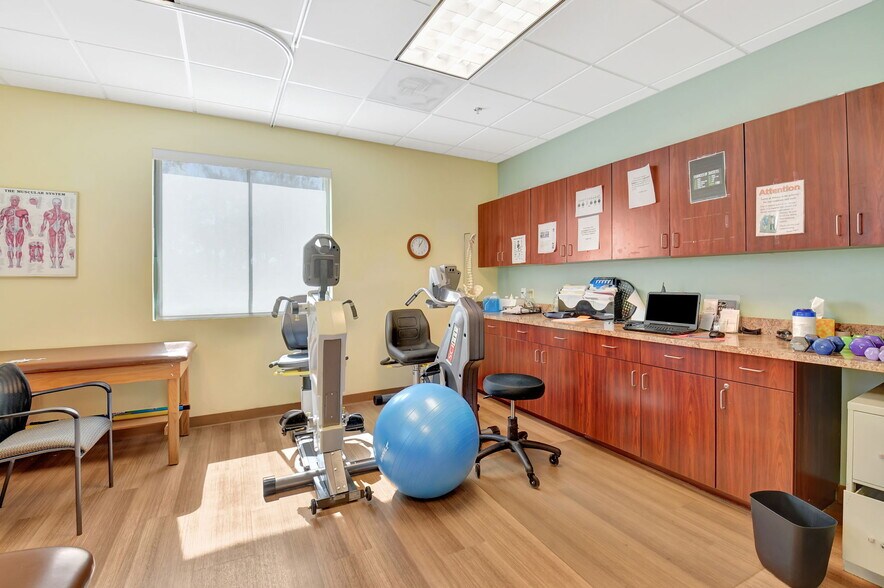 More Photos Of 15300 S Jog Rd, Delray Beach Medical For Lease