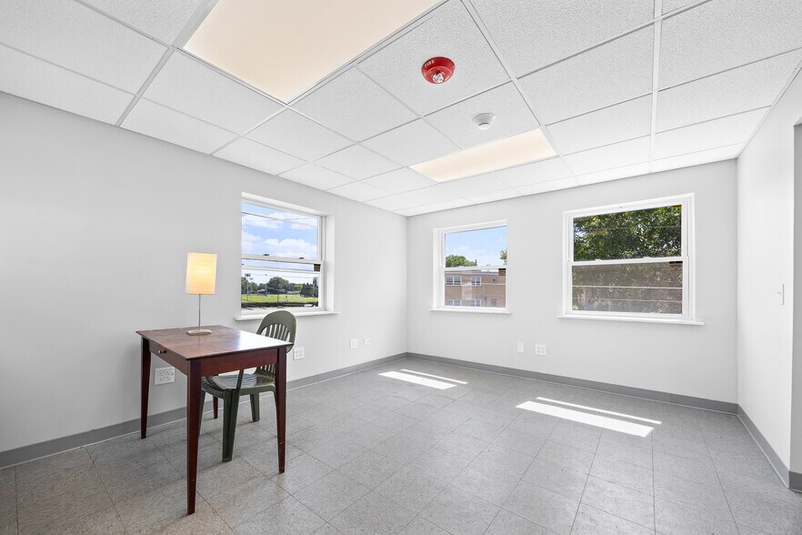 More Photos Of 4520 Rumsey Ave, Oak Lawn Industrial For Sale
