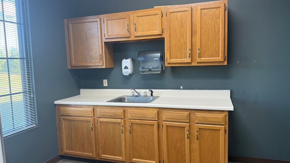 More Photos Of 1203 Industrial Park Rd, South Fulton Medical For Sale