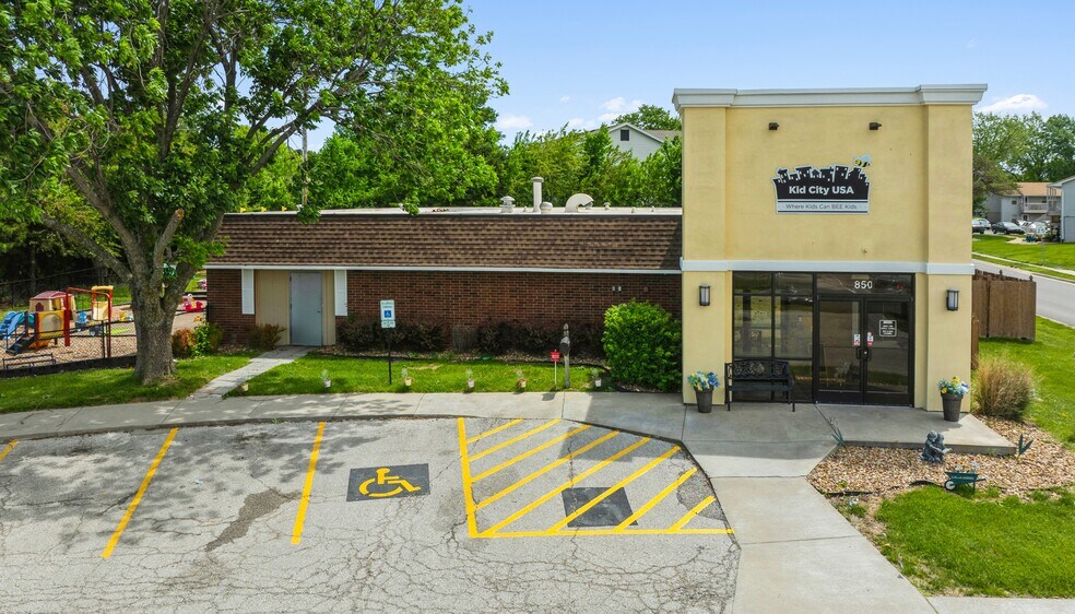More Photos Of 850 NE Swann Rd, Lee's Summit Daycare Center For Sale