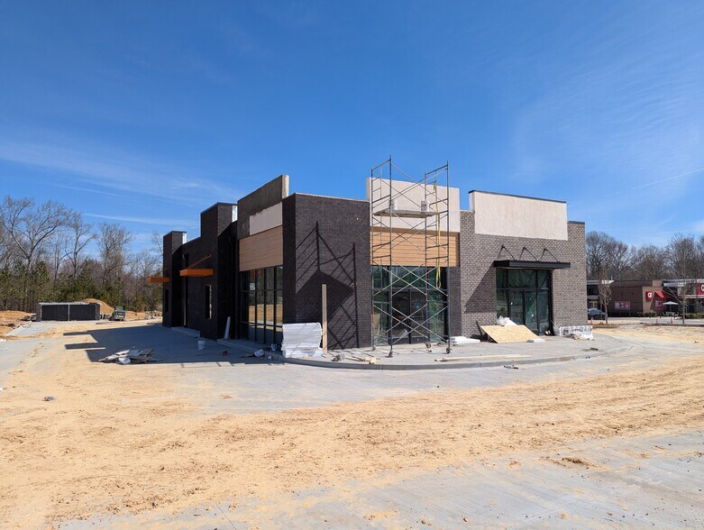 More Photos Of 2250 Gravel Springs Rd, Buford Storefront For Lease