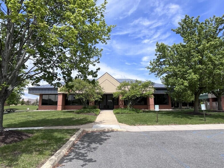 More Photos Of 225 Corporate Blvd, Newark Medical For Lease