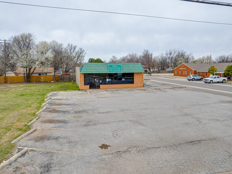 More Photos Of 430 N Berry Rd, Norman Medical For Sale