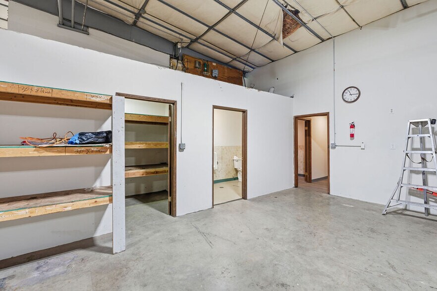 More Photos Of 5823 N Florida St, Spokane Manufacturing For Lease