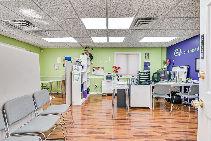 More Photos Of 894 Green St, Iselin Office For Lease