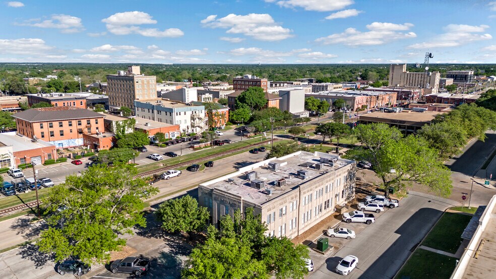 More Photos Of 111 E 27th St, Bryan Office For Lease