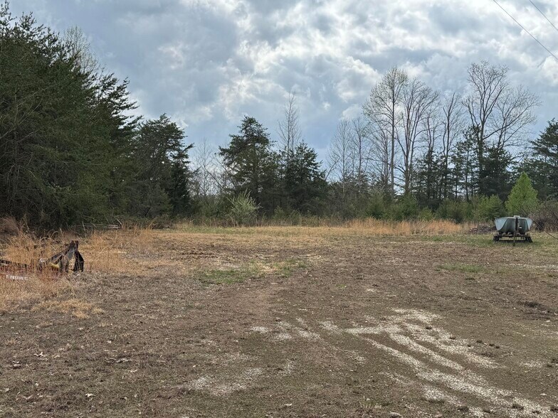 More Photos Of 1575 Kentucky 92, Jamestown Mixed Retail For Sale