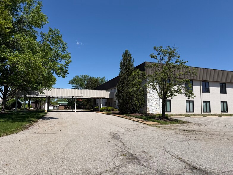 More Photos Of 140 Long Rd, Chesterfield Flex For Lease