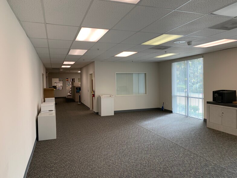 More Photos Of 431 Calle San Pablo, Camarillo Warehouse For Lease