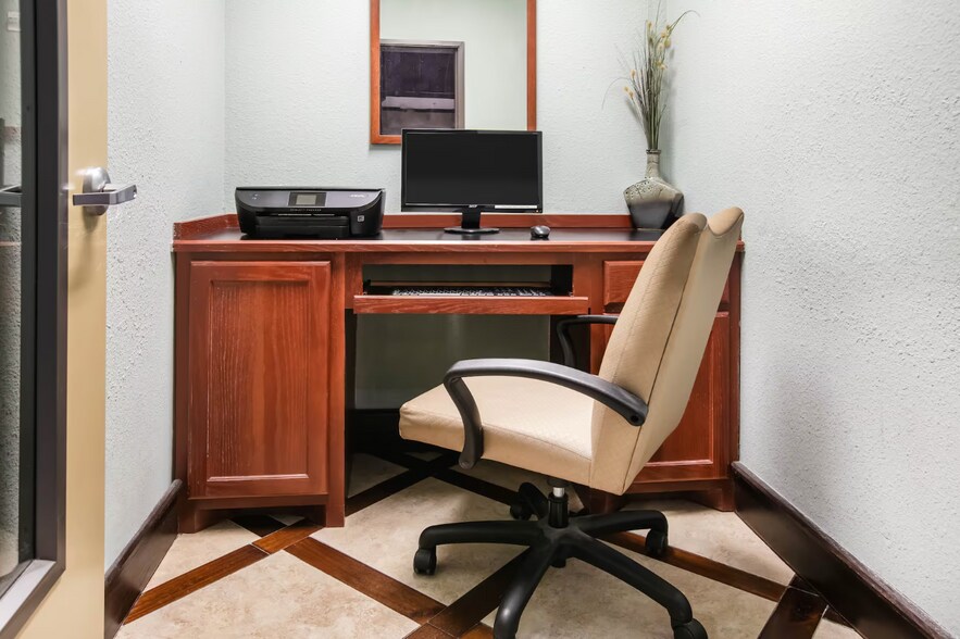 More Photos Of 431 Airport Fwy, Euless Hospitality For Sale