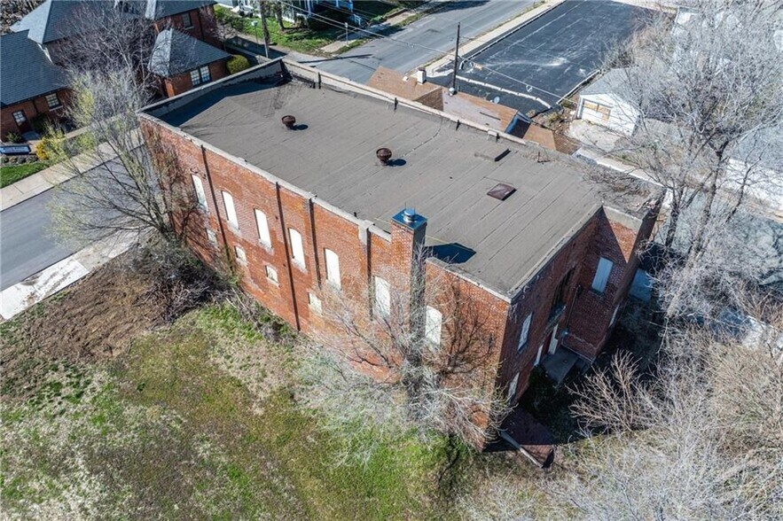 More Photos Of 1005 N 10th St, Saint Joseph Flex For Sale