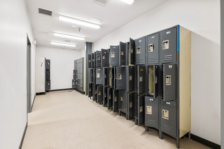 More Photos Of 18194 Blue Dream Crossing, Desert Hot Springs Manufacturing For Sale