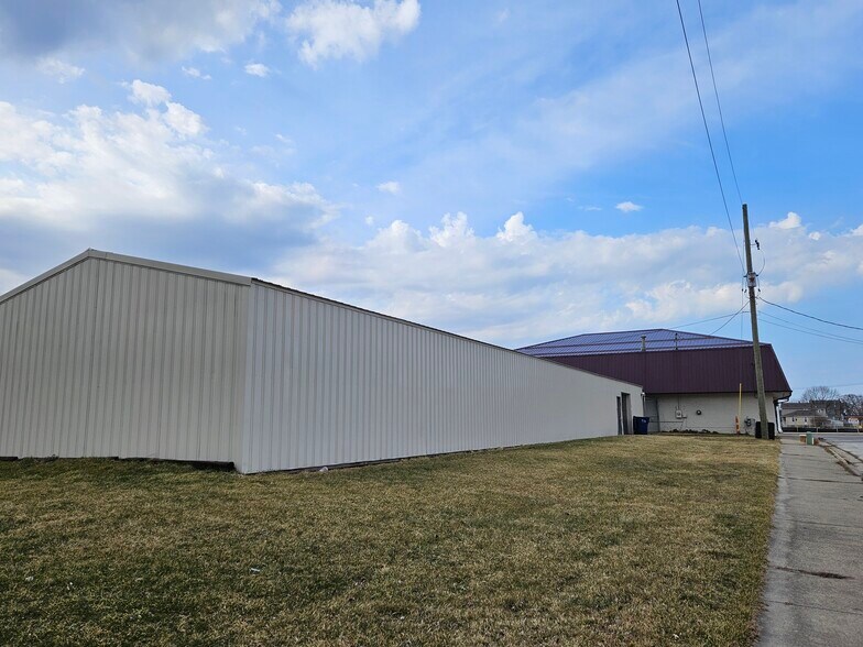 More Photos Of 408 Columbus Ave, Bay City Freestanding For Sale