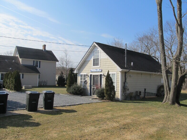 More Photos Of 591 Main St, Center Moriches Apartments For Lease