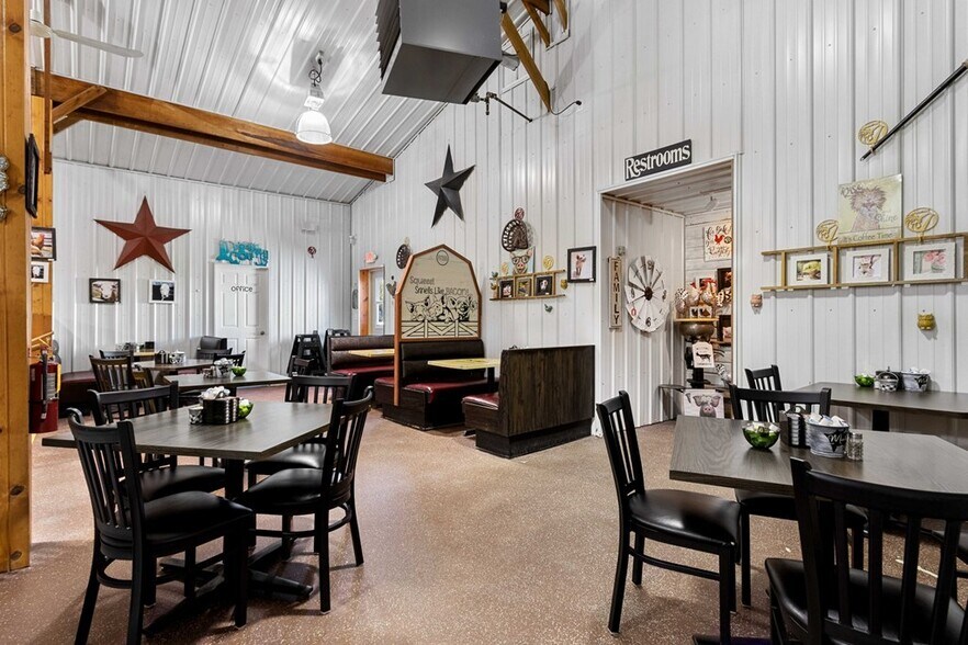 More Photos Of 6216 WI-42, Egg Harbor General Retail For Sale