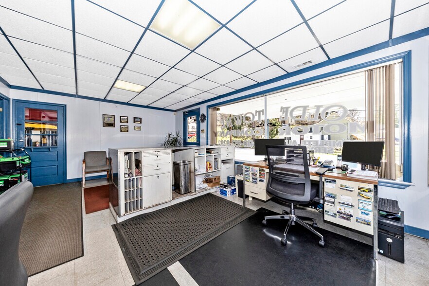 More Photos Of 7415 Springfield Ave, Sykesville Service Station For Sale