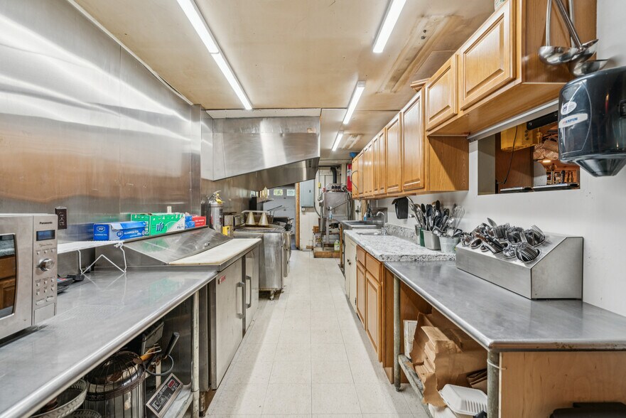 More Photos Of 1 Maple ave, Chelsea Restaurant For Sale