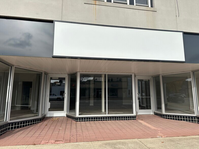 More Photos Of 423 W Broadway St, Bradley Office For Lease