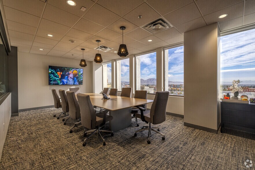 More Photos Of 300 S 4th St, Las Vegas Office For Sale
