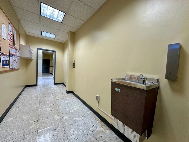 More Photos Of 8 Lester St, Martinsville General Retail For Sale