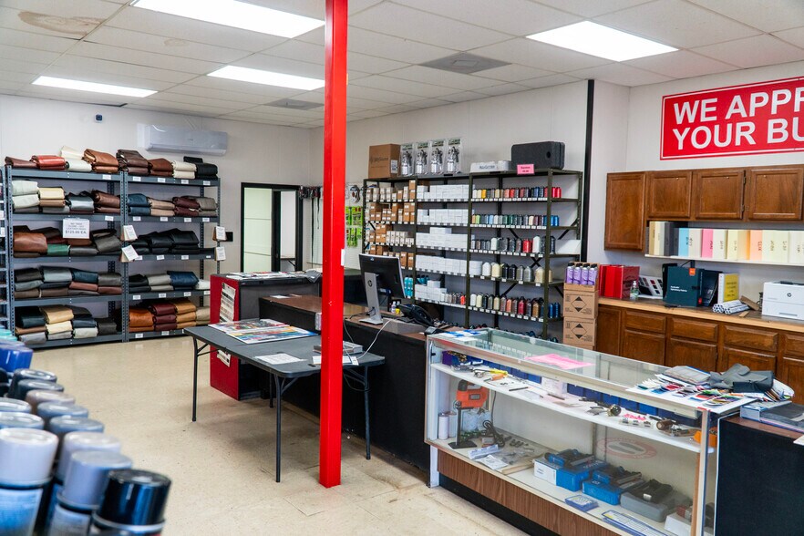 More Photos Of 3911 Woodbury Dr, Austin Warehouse For Lease