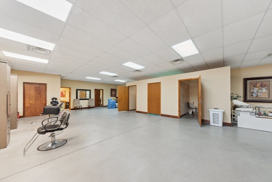 More Photos Of 470 Tucker Dr, Maysville Storefront Retail Office For Sale