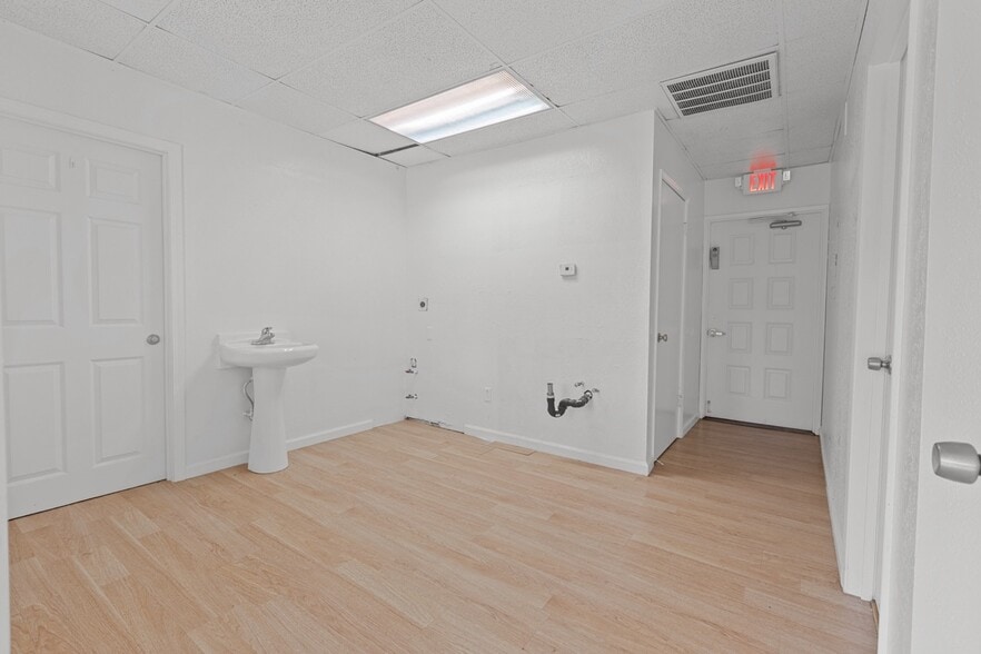More Photos Of 4800 Manzanita Ave, Carmichael Office Residential For Lease
