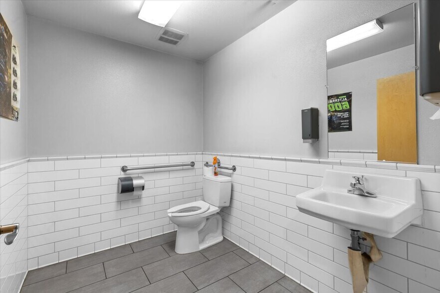 More Photos Of 11494 N Warren St, Hayden Freestanding For Sale