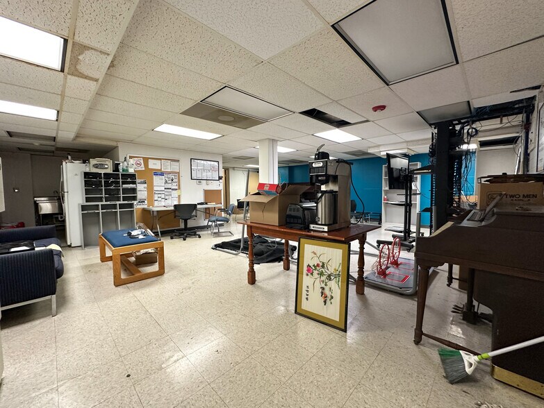 More Photos Of 1128-1152 N Rutledge St, Springfield Office For Sale