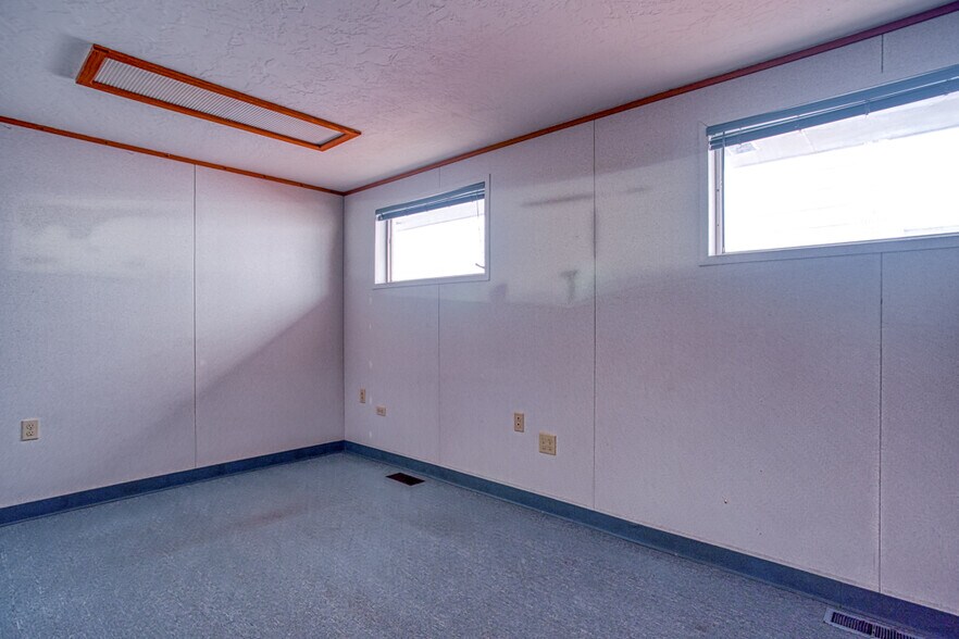 More Photos Of 101 N 6th St, Kingfisher Office For Sale