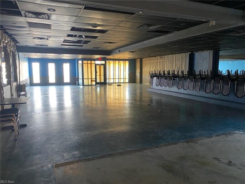 More Photos Of 10703 W Pleasant Valley Rd, Parma Freestanding For Lease