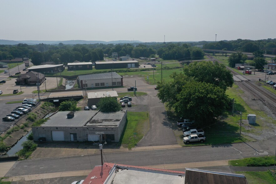 More Photos Of 301 N Commerce Ave, Russellville Warehouse For Sale