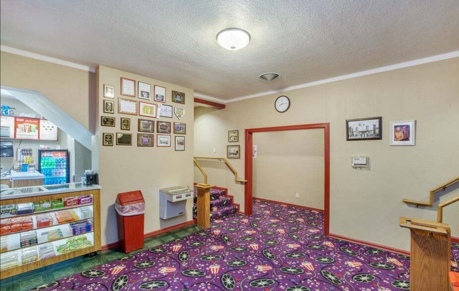 More Photos Of 115 Mashell N ave, Eatonville Movie Theatre For Sale