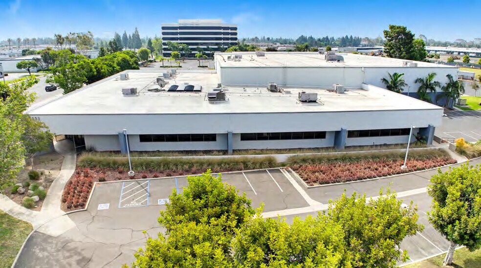 More Photos Of 3232 W MacArthur Blvd, Santa Ana Light Manufacturing For Lease
