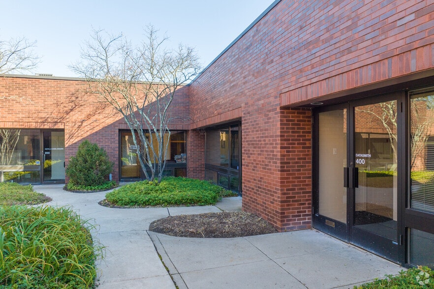 More Photos Of 583-595 Skippack Pike, Blue Bell Office For Sale