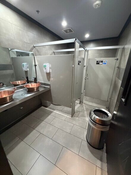 More Photos Of 325 Hughes Center Dr, Las Vegas Restaurant For Lease