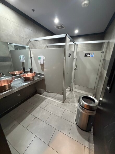 More Photos Of 325 Hughes Center Dr, Las Vegas Restaurant For Lease