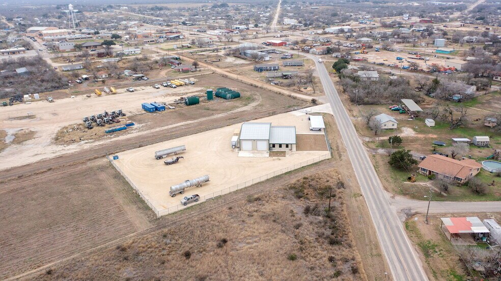 More Photos Of 200 N Yule Ave, Charlotte Office For Sale