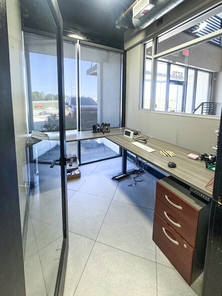 More Photos Of 5770 E Skelly Dr, Tulsa Office For Sale