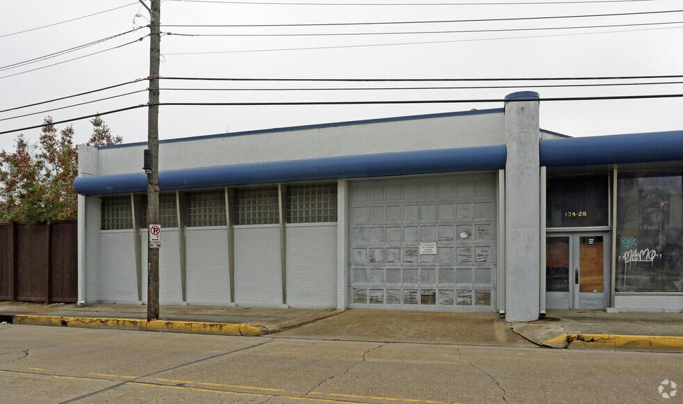 More Photos Of 124 E Cypress St, Lafayette Warehouse For Lease