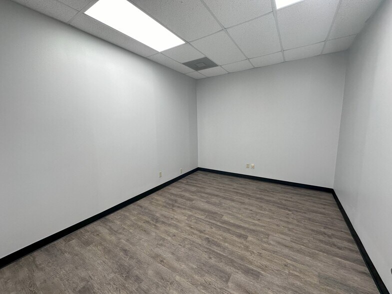 More Photos Of 11437 Todd St, Houston Unknown For Lease