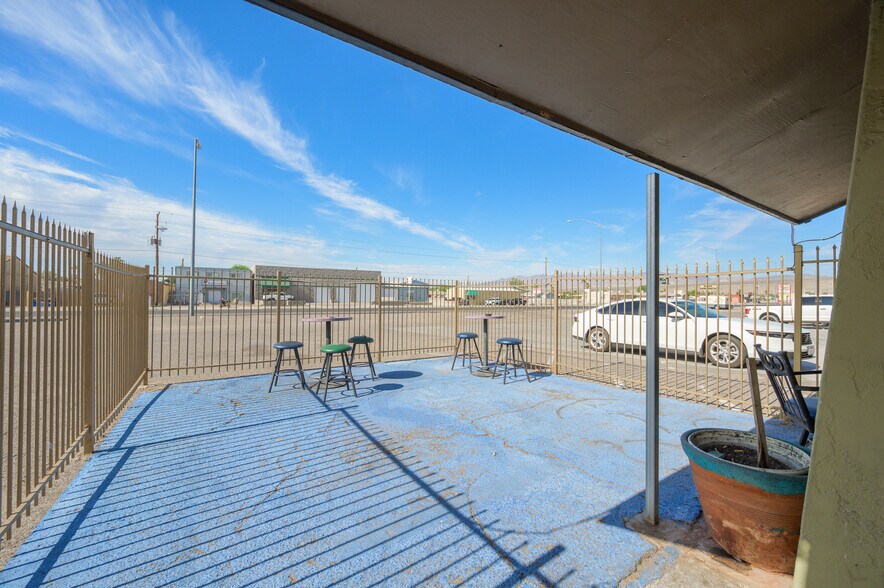More Photos Of 877 Hancock Rd, Bullhead City Bar For Sale