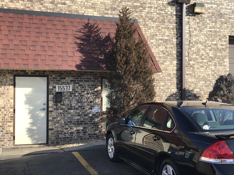 More Photos Of 15523-15541 S 70th Ct, Orland Park Warehouse For Lease
