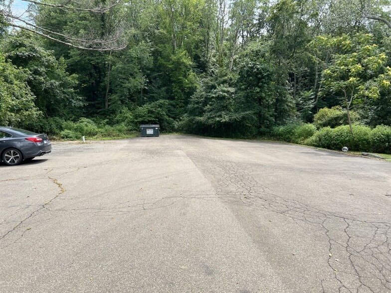 More Photos Of 588 Boston Post Rd, Madison Office For Lease