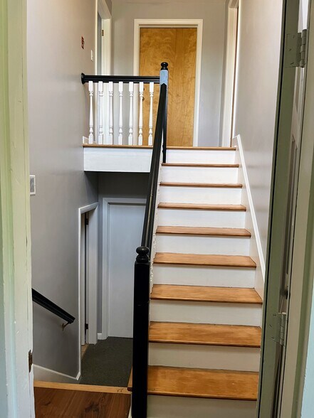 More Photos Of 29 Hartford Ave, Granby Office For Lease