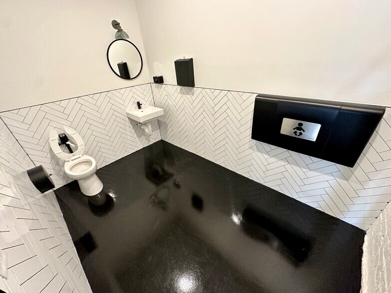 More Photos Of 801 N Broadway Ave, Oklahoma City Storefront Retail Office For Lease