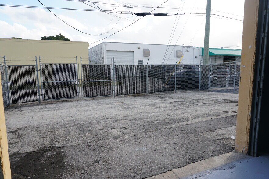 More Photos Of 1044 NE 44th St, Oakland Park Industrial For Sale