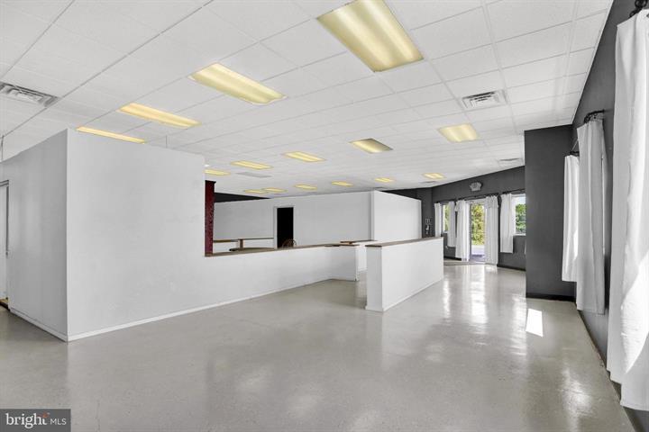 More Photos Of 57 W Shortcut Rd, Newport Showroom For Sale